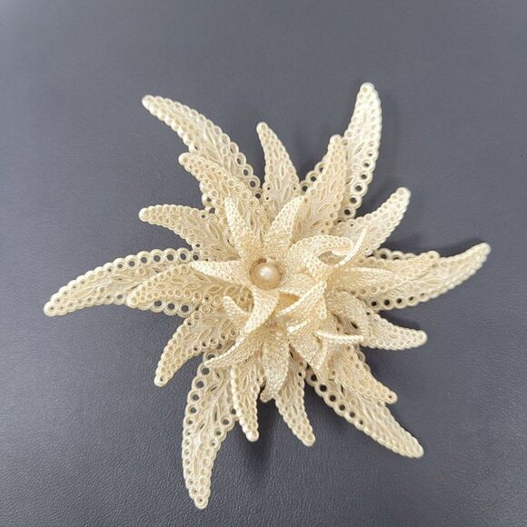 Vintage Art Nouveau Brooch 3D Starfish Flower Celluloid Art Deco Textured Gift - Picture 1 of 10